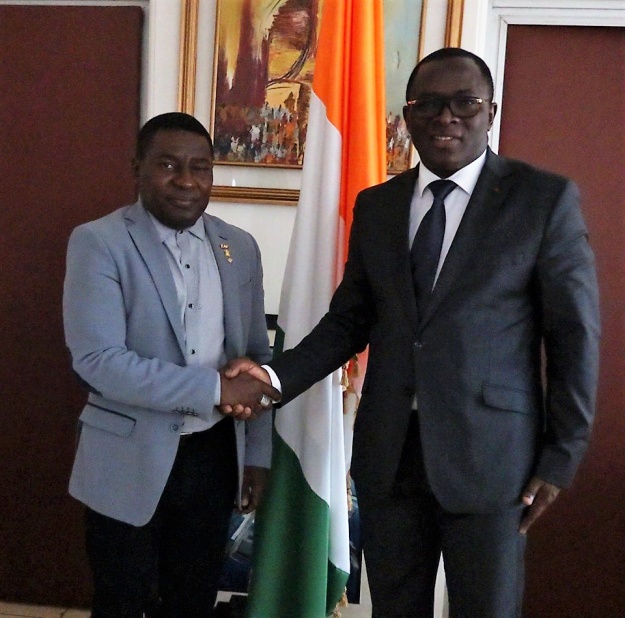 Le Colonel Major HIMA HAMIDOU (UFOA-B) et DANHO PAULIN (Ministre des Sports)