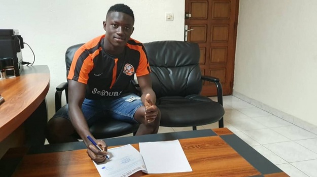 FC San Pedro : NIAKATÉ Abdoulaye (19 ans) s'est engagé pour 3 ans FC San Pedro : NIAKATÉ Abdoulaye (19 ans) s'est engagé pour 3 ans