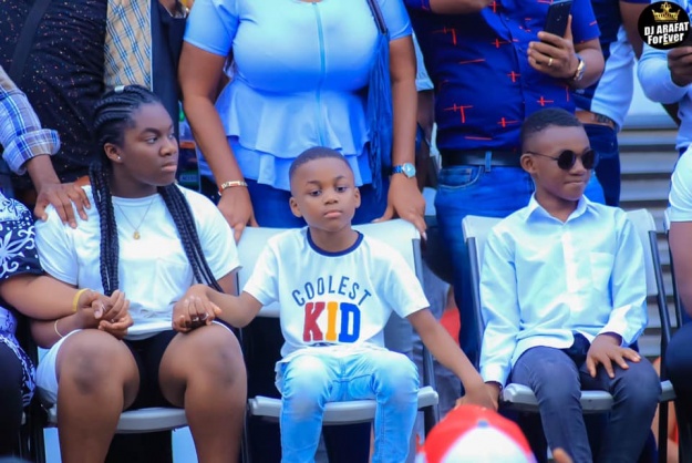 Trois des cinq enfants du Roi du Coupé-Décalé