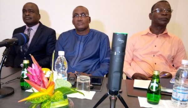 De gauche &agrave; droite : Koffi Jean Jacques (pr&eacute;sident de Schadrack FC), Albert Anzouan Kacou (pr&eacute;sident S&eacute;raphins FC) et Gnapo Antoine (pr&eacute;sident de Gbalet Sport de Buyo)