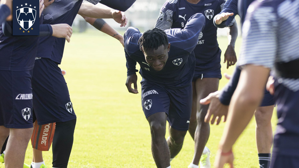 Aké Loba à l'entrainement avec ses nouveaux coéquipiers Aké Loba à l'entrainement avec ses nouveaux coéquipiers