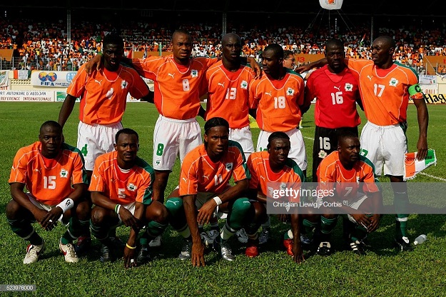 L'équipe nationale de Côte d'Ivoire face au Cameroun lors des éliminatoires combinés de la CAN et du Mondial 2006