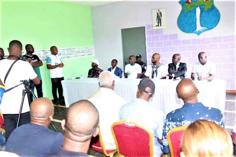 Point de presse de Drogba accompagné par Zoro Marc