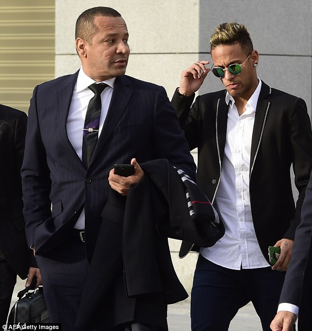 Neymar da Silva (55 ans) et son fis Neymar da Silva (55 ans) et son fis