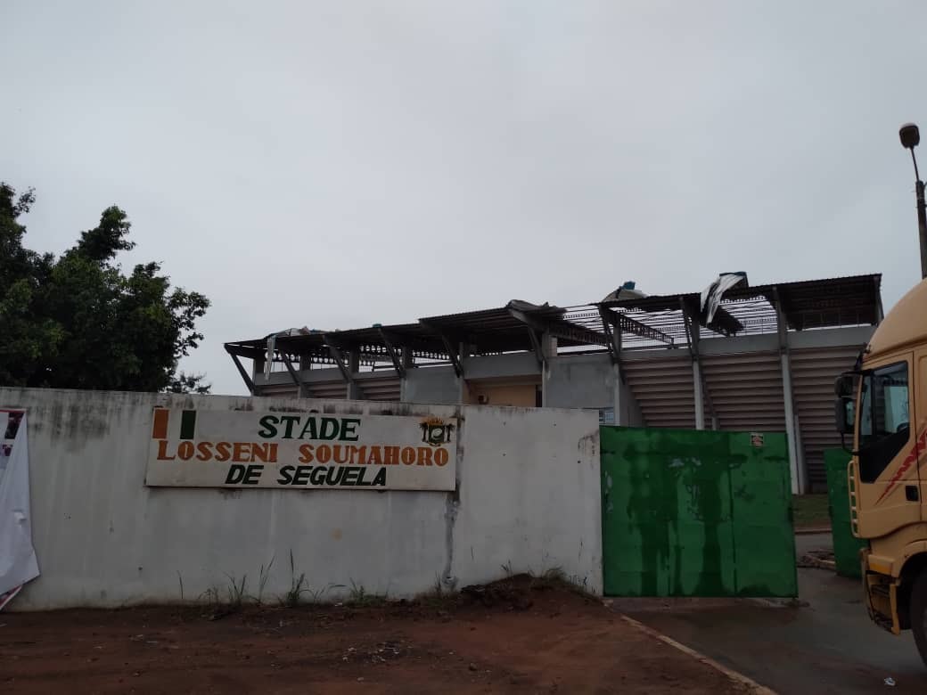Stade Losseni Soumahoro de Séguéla après la pluie Stade Losseni Soumahoro de Séguéla après la pluie