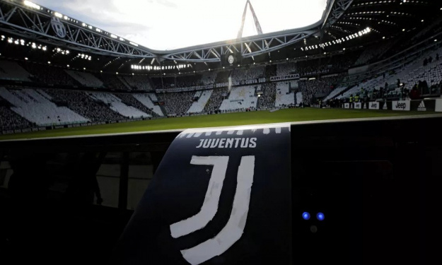 Accusée de fraudes sur ses transferts, la Juventus se voit retirer des points en Serie A et chute au classement