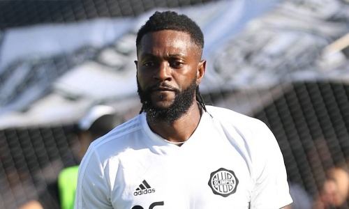 Adebayor et Olimpia, c'est déjà fini