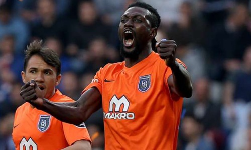 Adebayor qualifie son club pour les barrages de la Ligue des champions
