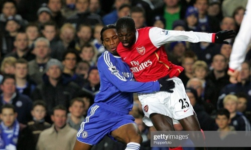 Adebayor vers un retour en Premier League pour battre le record de Drogba ?