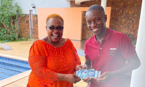 Adrienne Koutouan reçoit le soutien de Max-Alain Gradel pour ses deux spectacles