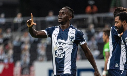 Aké Loba offre la victoire à son équipe