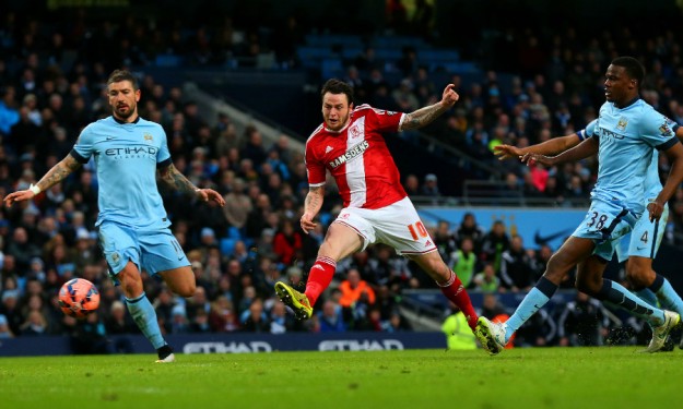 Angleterre/L1 : Agüero marque mais City piétine