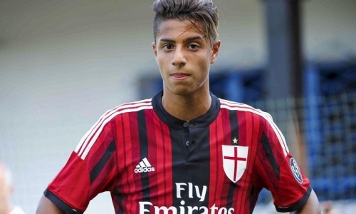 Annoncé comme le nouveau Ronaldinho, cette ancienne pépite du Milan a complètement disparu des radars. Voici son histoire !