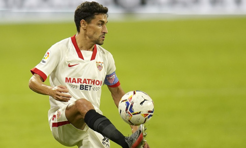 Annoncé partant, Jesus Navas reste finalement au FC Séville