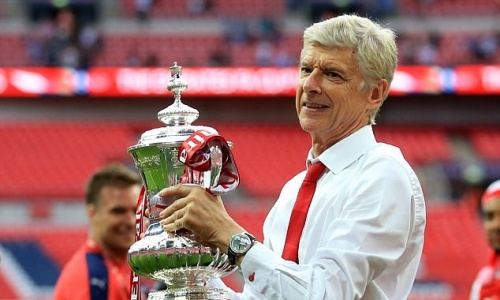 Après 21 ans à la tête d'Arsenal, Arsène Wenger décide finalement de... RESTER!