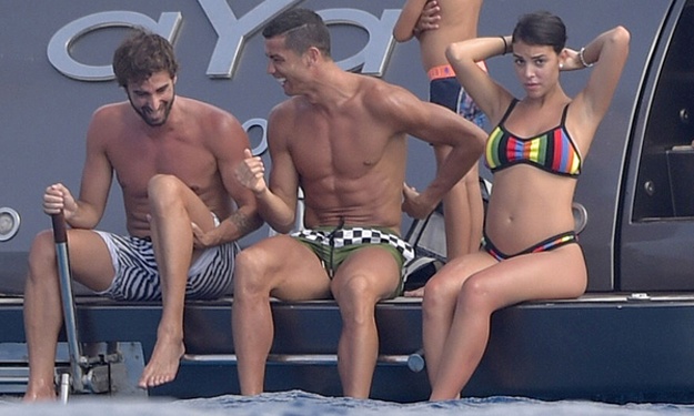 Après avoir accueilli ses jumeaux, Ronaldo attend un 4è enfant. La preuve en image