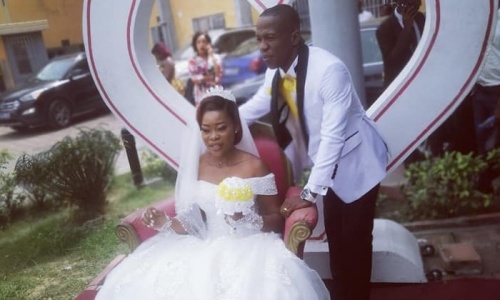 Après la dote, N'guéssan Bi Noel devant le Maire