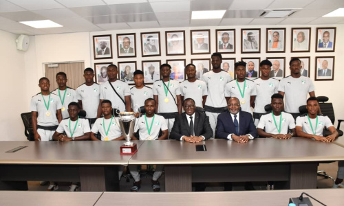 Après leur sacre au tournoi de l’UFOA-B U20, les Eléphanteaux reçus par le Ministre Danho Paulin