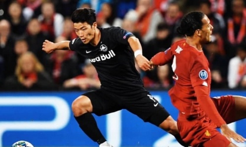 Après Pépé, Hwang Hee-Chan dribble Van Dijk à son tour