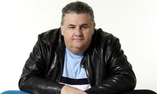 Après une longue période d’hospitalisation, Pierre Ménès annonce son retour dans le CFC