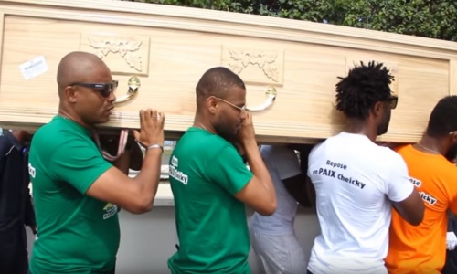 Arrivée de la dépouille de Cheick Tioté à l'aéroport d'Abidjan (Vidéo)