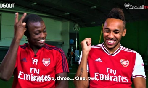 Arsenal : Pépé et Aubameyang testent leurs connaissances dans un duel