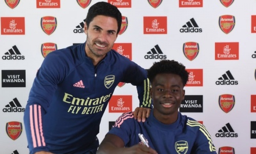 Arsenal sécurise Bukayo Saka