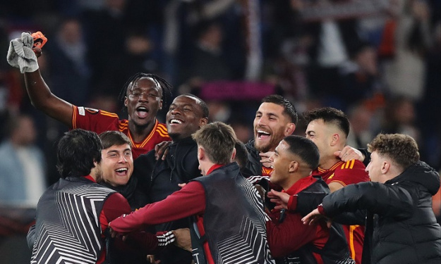 AS Rome : Evan Ndicka a célébré la qualification en demi-finale de la Ligue Europa avec ses coéquipiers