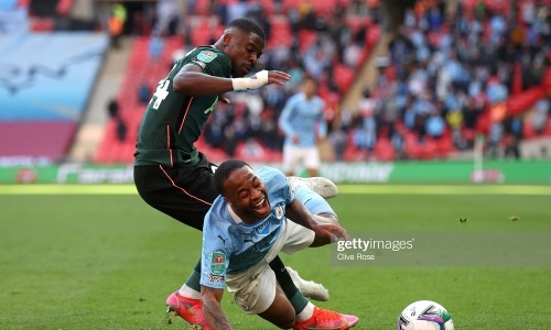 Aurier critiqué par deux anciens joueurs de Tottenham après sa prestation en finale de la Coupe de Ligue face à City