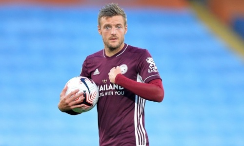 Auteur d’un triplé face à City, Vardy envoie Leicester en tête de la Premier League