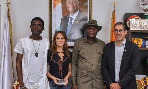 Backyard : le Ministre Adjé Silas Metch félicite Marius Kouakou