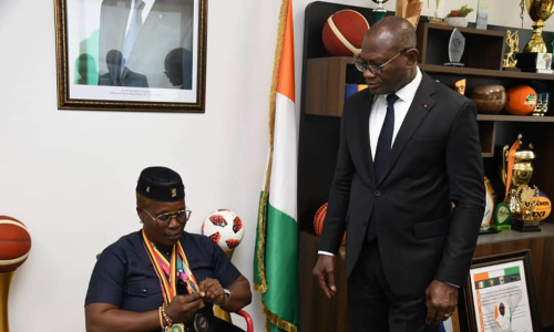 Badminton : Championne d’Afrique et vice-championne du monde paralympique, Trey Douayra  reçue par le Ministre des Sports