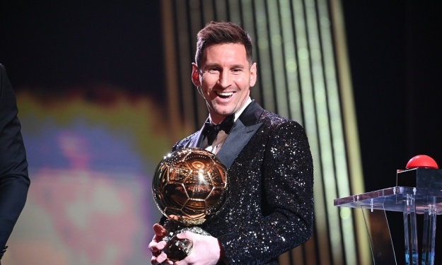 Ballon d’Or : Messi au 7è ciel, Lewandowski récompensé, Donnarumma devance Mendy, … les lauréats de 2021
