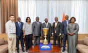 Basket : le trophée de la Coupe du monde présenté officiellement au Vice-Président de la République de Côte d’Ivoire