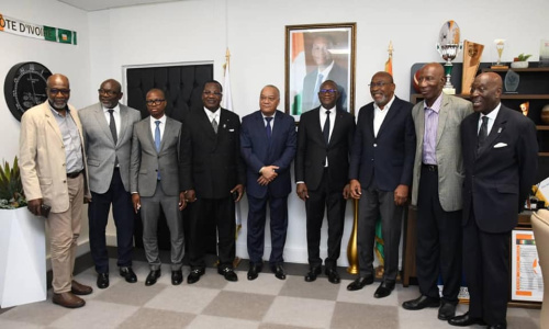 Basket : un projet de construction d’une académie au cœur des échanges entre le Ministre des Sports et le Secrétaire Général de FIBA Afrique