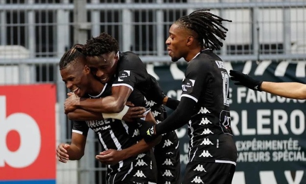 Belgique : Bayo Vakoun s’offre un doublé et envoie Charleroi en Europe Play-Offs