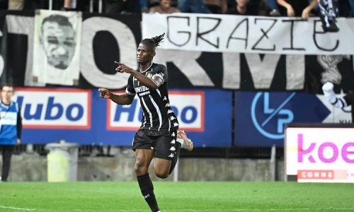 Belgique : Grâce à un doublé de Bayo Vakoun, Charleroi arrache le nul face à Genk