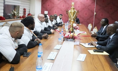 Bodybuilding : Championne d’Afrique, la sélection Ivoirienne présente son trophée au Ministre des Sports