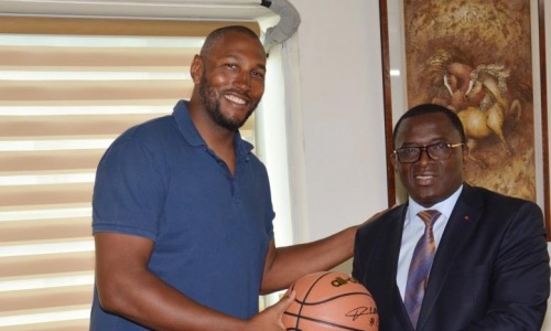 Boris Diaw reçu par le Ministre des Sports Danho Paulin