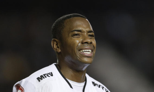Brésil : Condamné pour viol, Robinho arrêté et transféré en prison