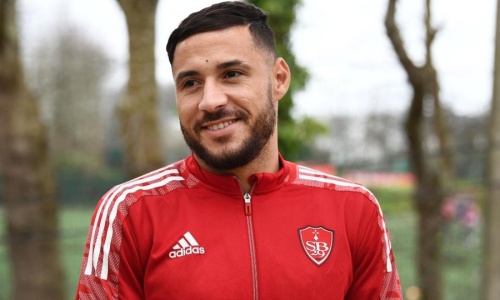 Brest : Porté disparu après l’élimination de l’Algérie pour le Mondial 2022, Youcef Belaïli est enfin de retour