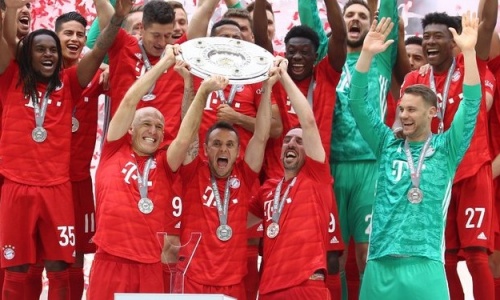Bundesliga : Les papis du Bayern se retirent, trophée de Champion en mains