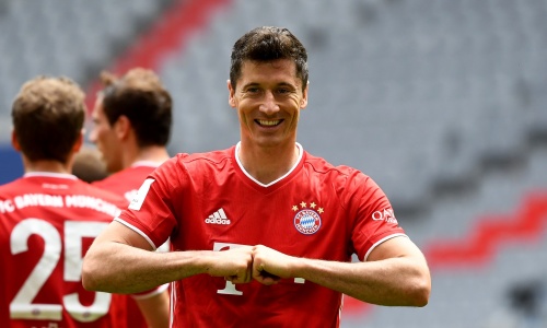 Bundesliga : Lewandoski arrache un record à Aubameyang et menace les Müller