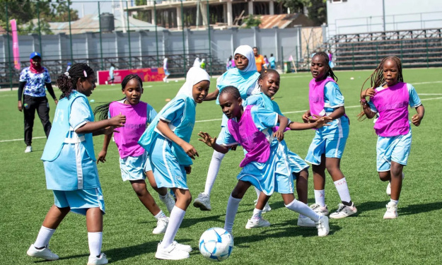 CAF : une centaine de jeunes filles initiées au football grâce au Festival Grassroots