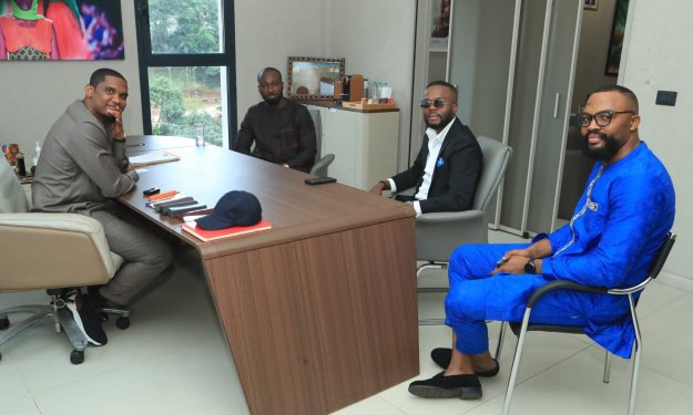 Cameroun : Kerozen reçu par Samuel Eto’o dans les locaux du nouveau siège de la FECAFOOT