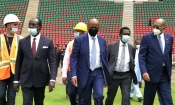 CAN 2021 : Le stade du match d’ouverture et de la finale visité par Patrice Motsepe