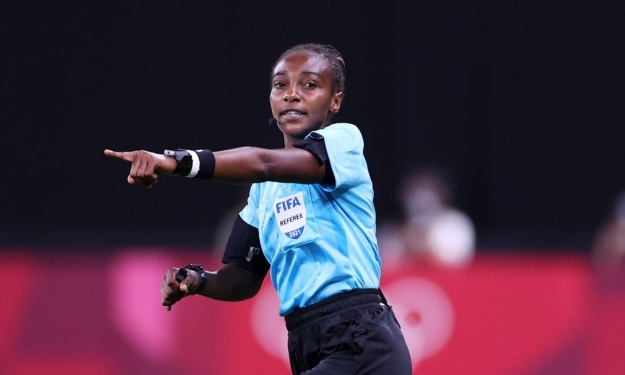 CAN 2021 : Salima Mukansanga, première femme arbitre de la compétition