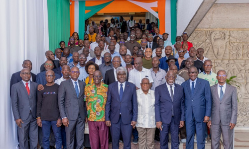 CAN 2023 : Le 1er Ministre invite les gloires du football Ivoirien à se mobiliser autour des Eléphants