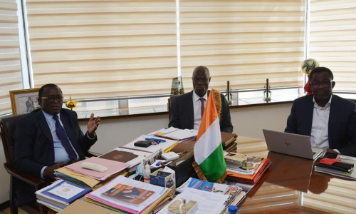 CAN 2023 : Le Ministre des Sports et le Secrétaire Général de la CAF se sont entretenus