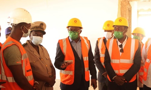 CAN 2023 : Le Secrétaire Général de la CAF fait le point de sa visite sur les infrastructures de la ville de Korhogo